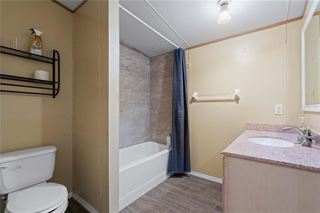 For Sale: $99,999 (2 beds, 2 baths, 798 Square Feet)