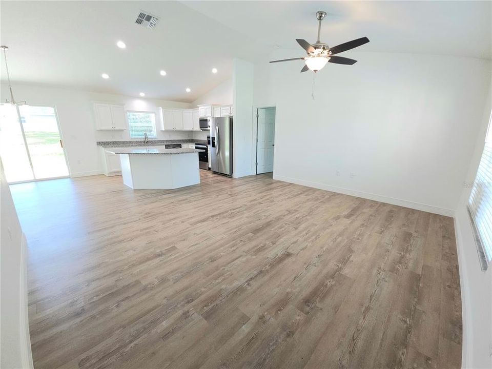 For Rent: $1,795 (4 beds, 2 baths, 1471 Square Feet)