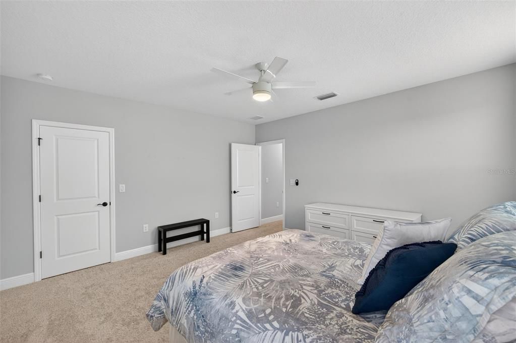 На продажу: $725,000 (4 спален, 4 ванн, 3239 Квадратных фут)