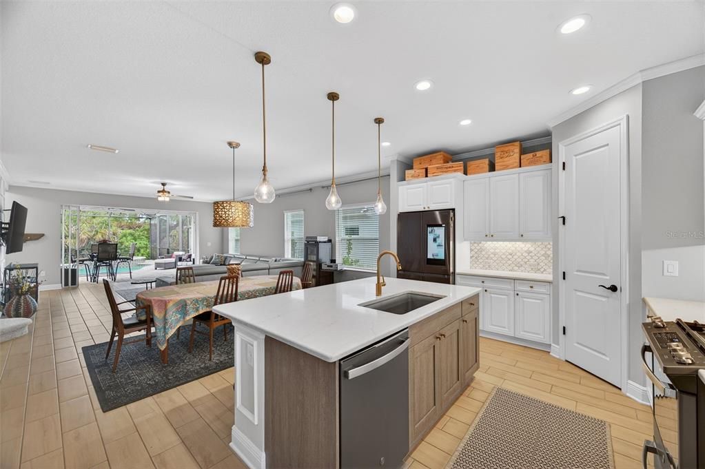 На продажу: $725,000 (4 спален, 4 ванн, 3239 Квадратных фут)