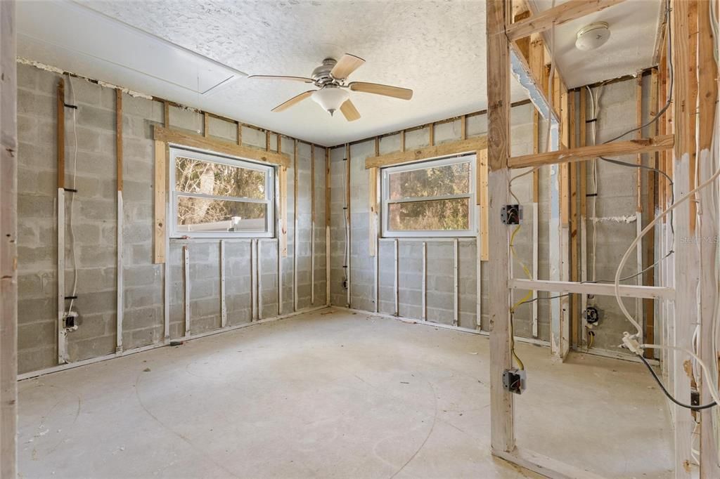 For Sale: $215,000 (3 beds, 2 baths, 2095 Square Feet)