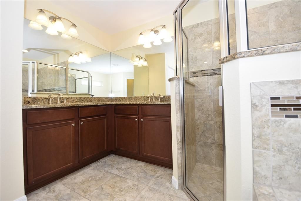 出租: $2,300 (3 贝兹, 2 浴室, 2201 平方英尺)