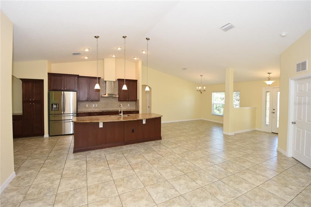 出租: $2,300 (3 贝兹, 2 浴室, 2201 平方英尺)