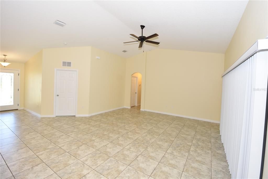 出租: $2,300 (3 贝兹, 2 浴室, 2201 平方英尺)