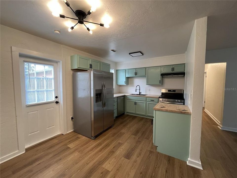 出租: $1,600 (4 贝兹, 2 浴室, 1456 平方英尺)