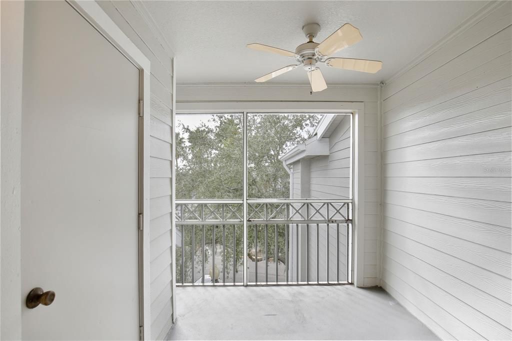 出租: $1,225 (1 贝兹, 1 浴室, 650 平方英尺)