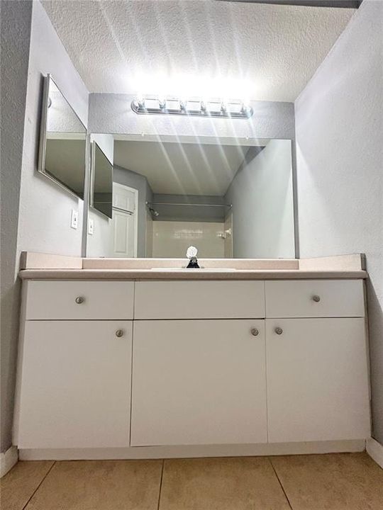 出租: $1,295 (1 贝兹, 1 浴室, 650 平方英尺)