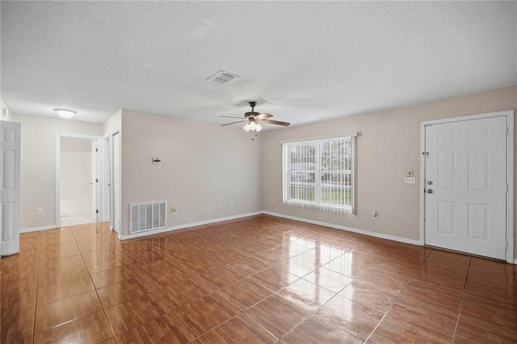 For Rent: $1,495 (3 beds, 2 baths, 1346 Square Feet)