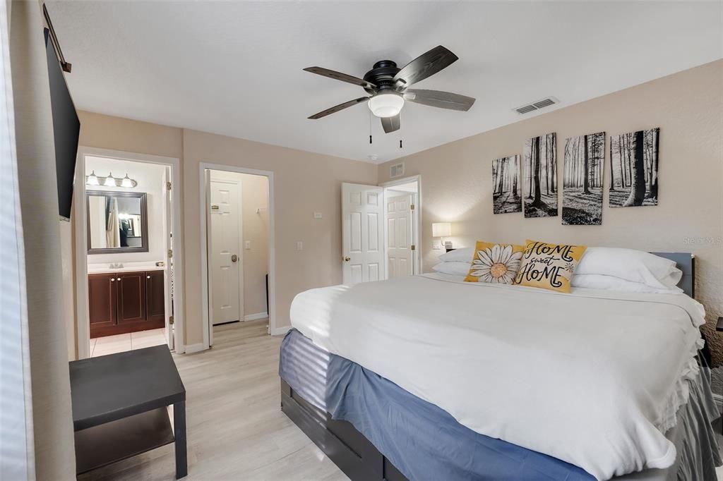 待售: $260,000 (4 贝兹, 3 浴室, 1492 平方英尺)