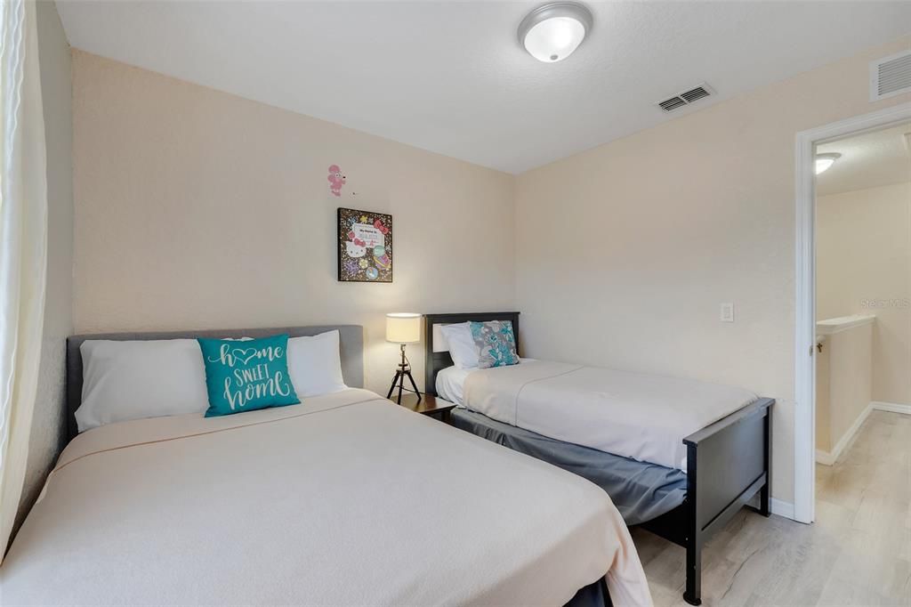 待售: $260,000 (4 贝兹, 3 浴室, 1492 平方英尺)