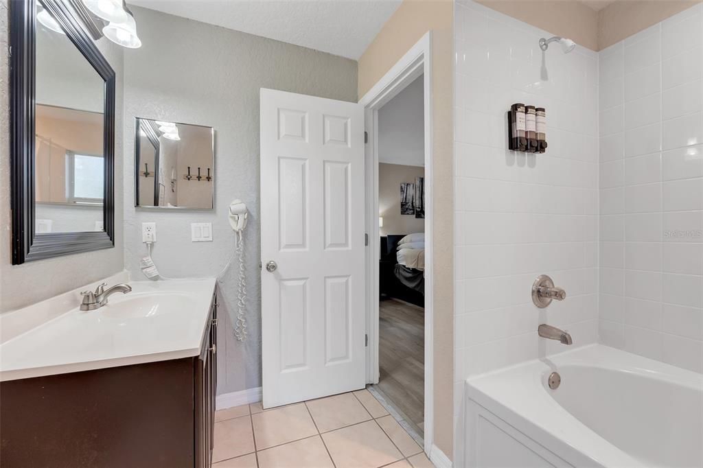 待售: $260,000 (4 贝兹, 3 浴室, 1492 平方英尺)