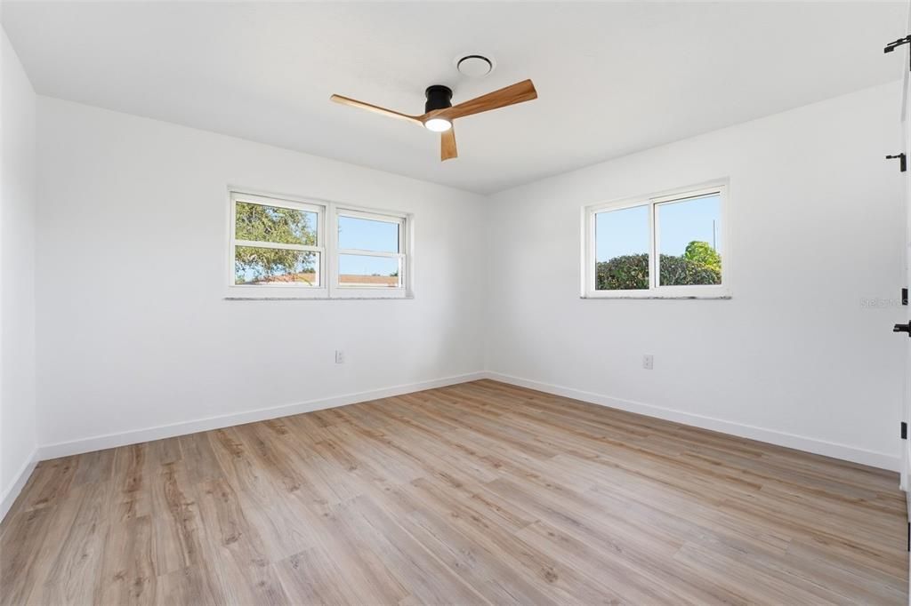 For Sale: $499,000 (2 beds, 2 baths, 1252 Square Feet)