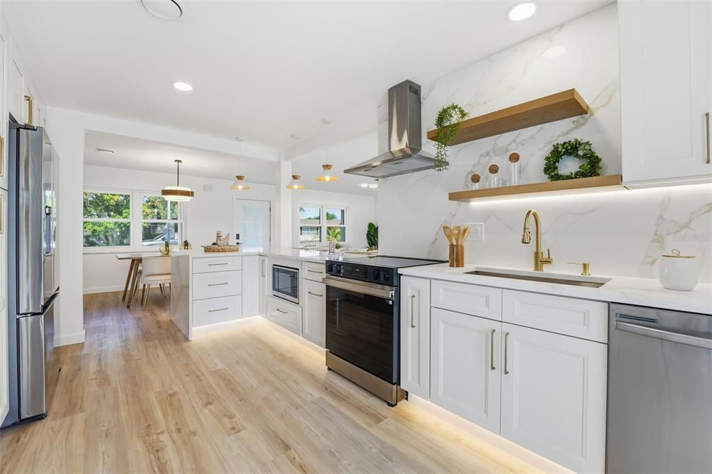 For Sale: $499,000 (2 beds, 2 baths, 1252 Square Feet)