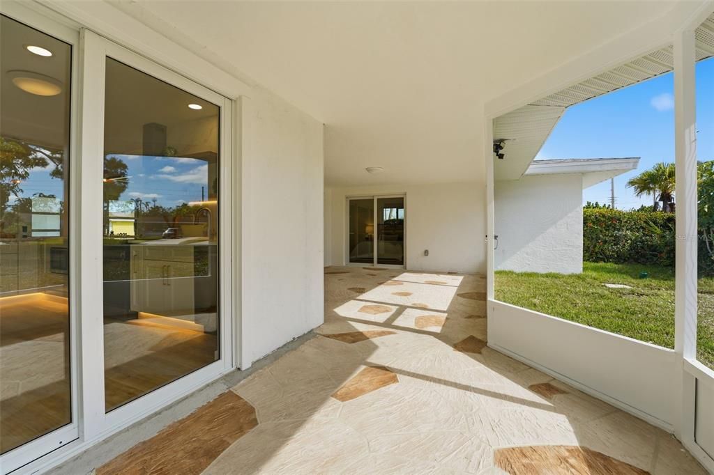 For Sale: $499,000 (2 beds, 2 baths, 1252 Square Feet)