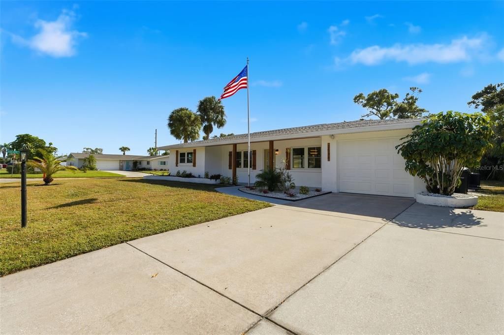 For Sale: $499,000 (2 beds, 2 baths, 1252 Square Feet)