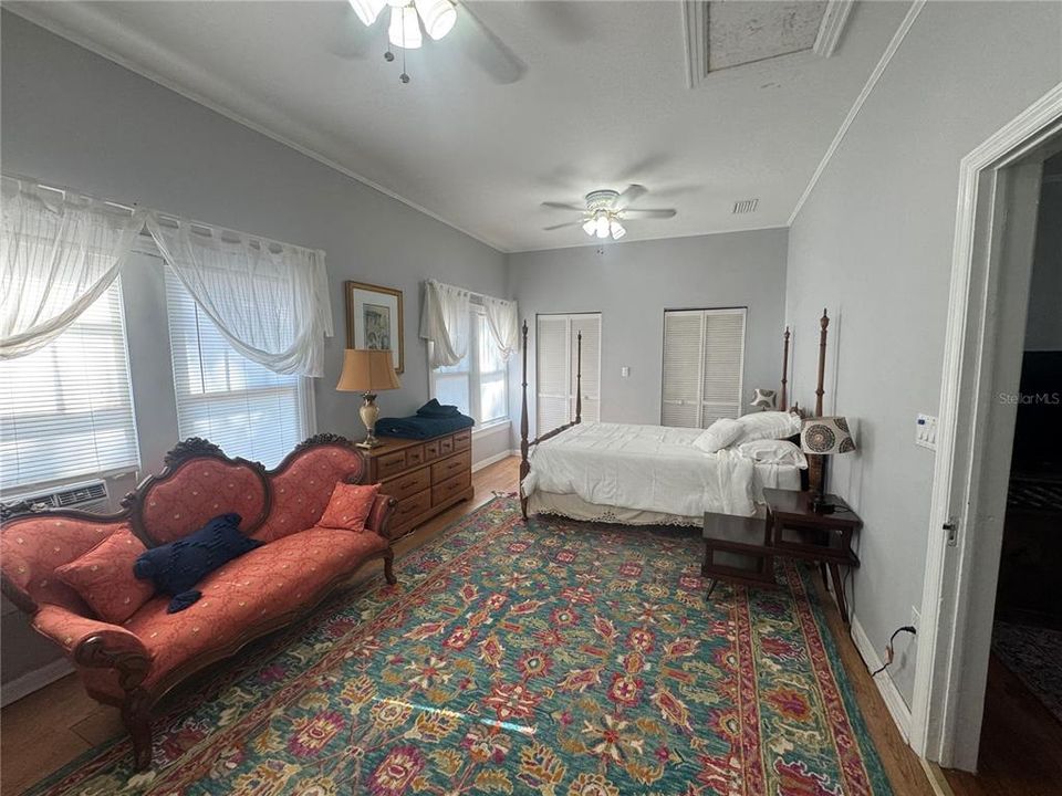 For Rent: $1,400 (1 beds, 1 baths, 4053 Square Feet)