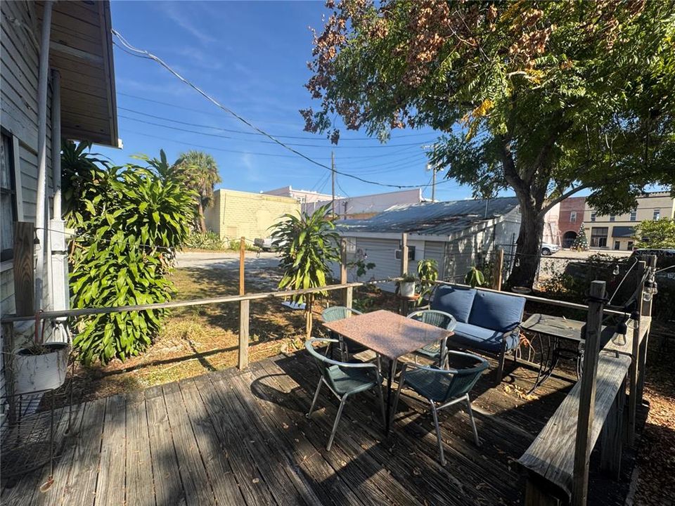 For Rent: $1,400 (1 beds, 1 baths, 4053 Square Feet)