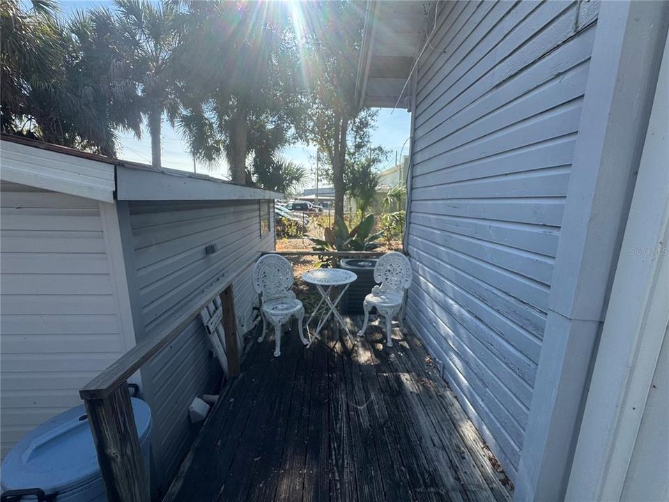 For Rent: $1,400 (1 beds, 1 baths, 4053 Square Feet)