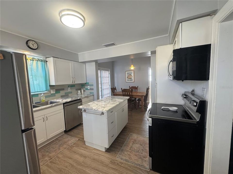 For Rent: $1,400 (1 beds, 1 baths, 4053 Square Feet)