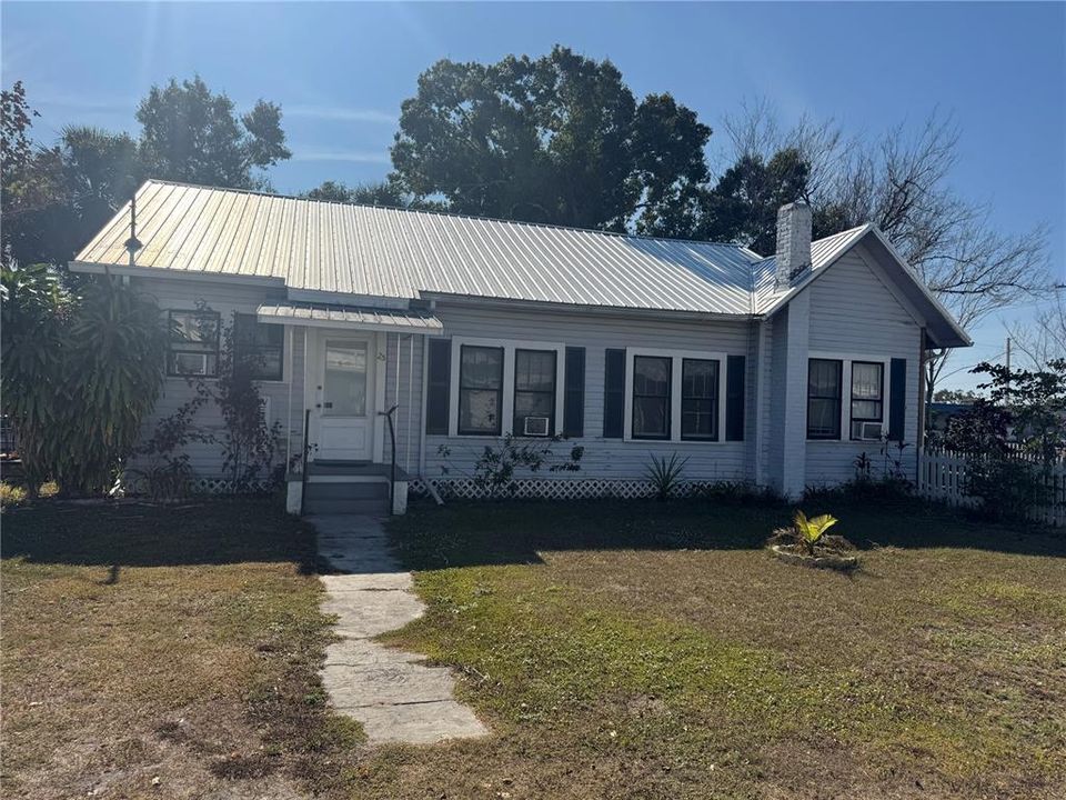 For Rent: $1,400 (1 beds, 1 baths, 4053 Square Feet)