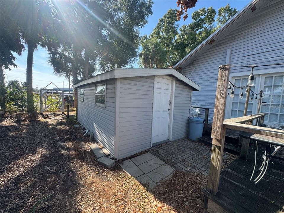 For Rent: $1,400 (1 beds, 1 baths, 4053 Square Feet)