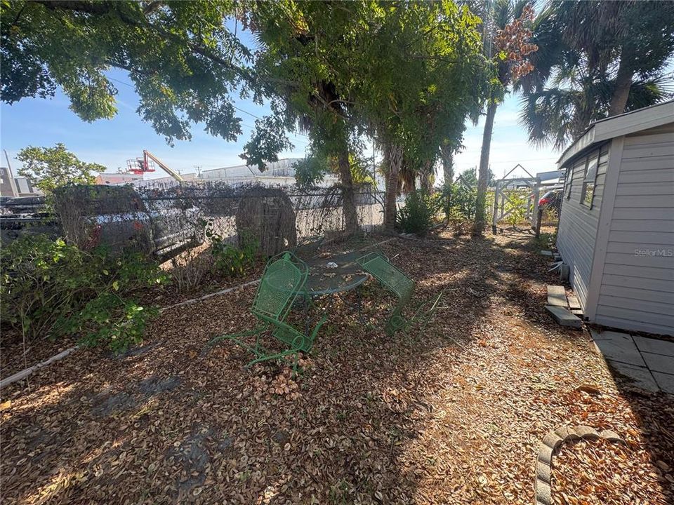 For Rent: $1,400 (1 beds, 1 baths, 4053 Square Feet)