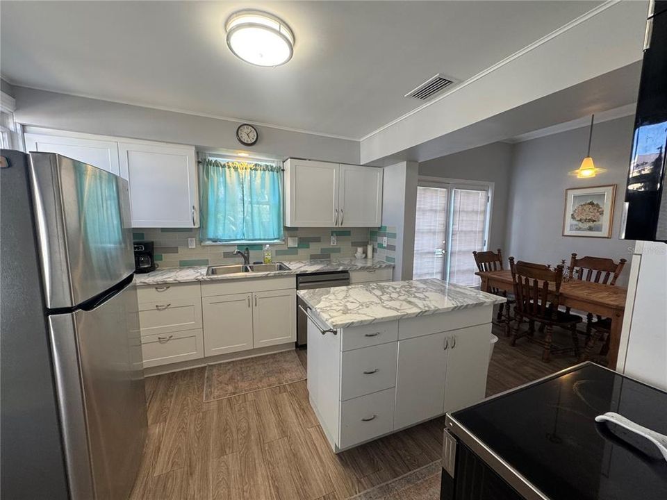 For Rent: $1,400 (1 beds, 1 baths, 4053 Square Feet)