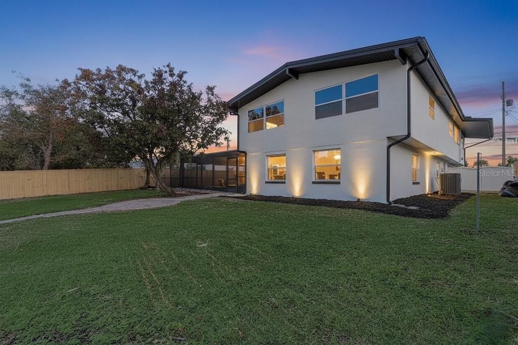 待售: $899,999 (5 贝兹, 3 浴室, 2640 平方英尺)