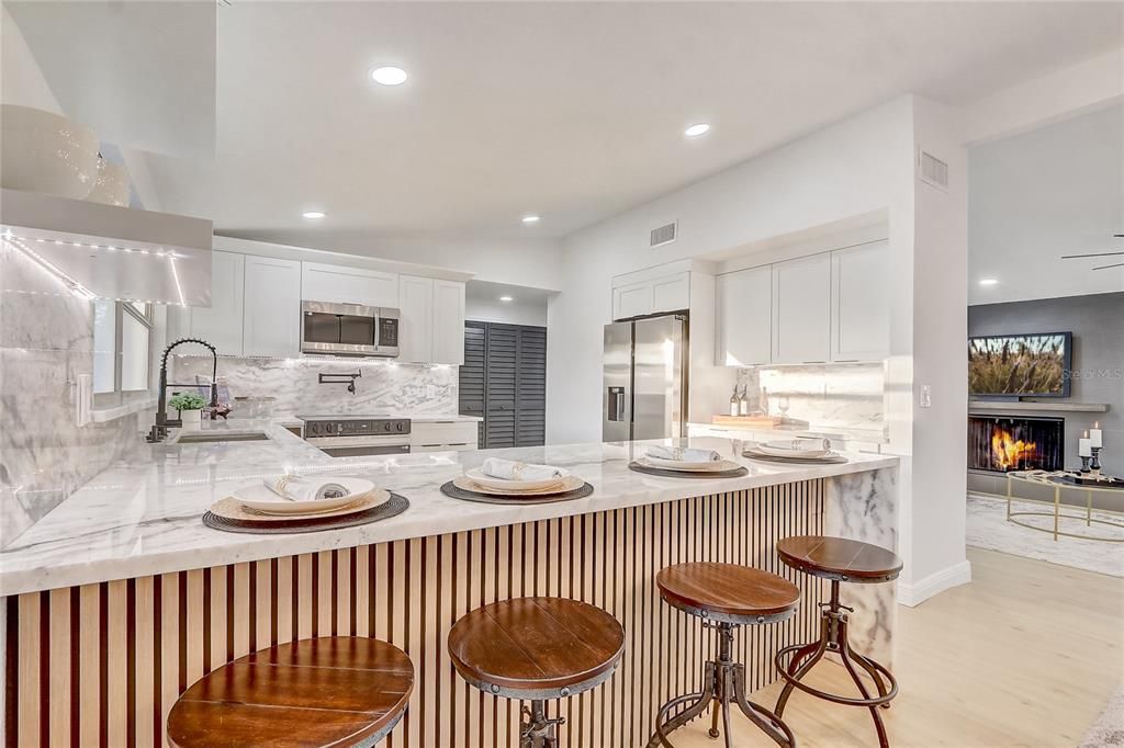 待售: $899,999 (5 贝兹, 3 浴室, 2640 平方英尺)