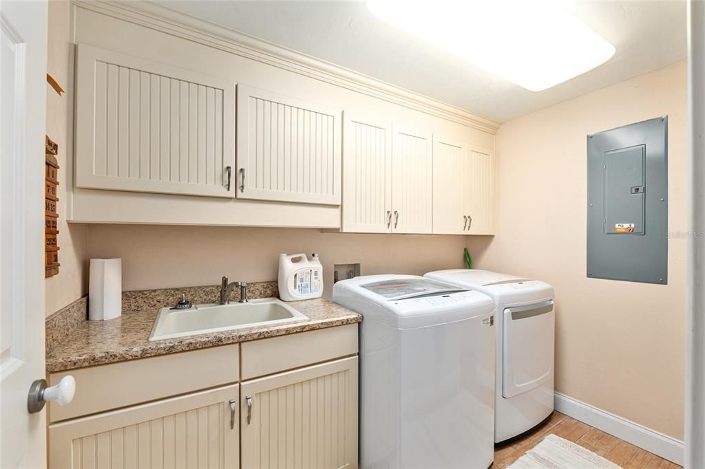 En Venta: $1,275,000 (3 camas, 3 baños, 5340 Pies cuadrados)