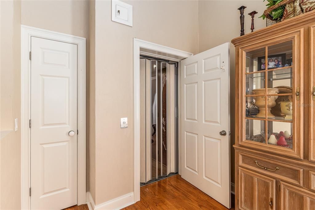 En Venta: $1,275,000 (3 camas, 3 baños, 5340 Pies cuadrados)