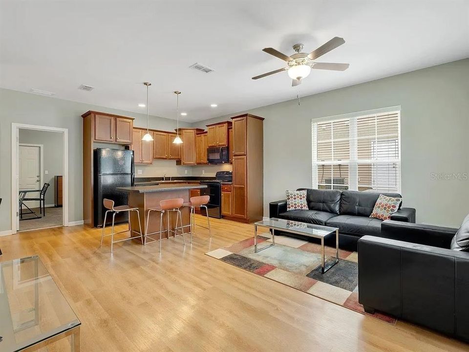 En Venta: $197,000 (3 camas, 3 baños, 1176 Pies cuadrados)