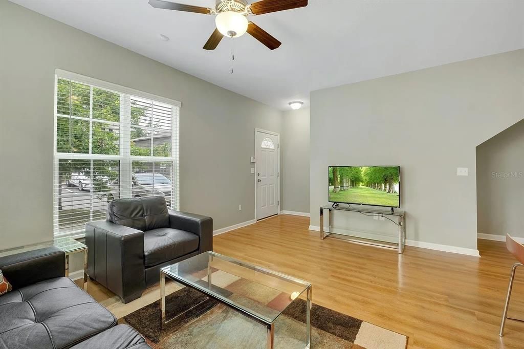 En Venta: $197,000 (3 camas, 3 baños, 1176 Pies cuadrados)