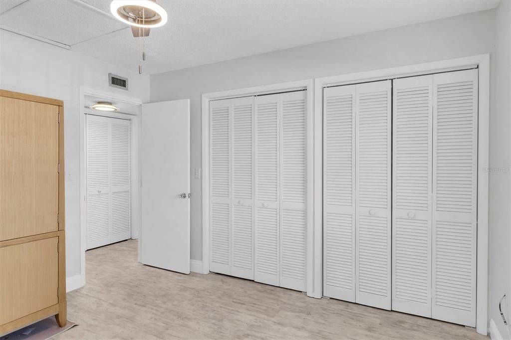 For Sale: $197,500 (2 beds, 2 baths, 1094 Square Feet)