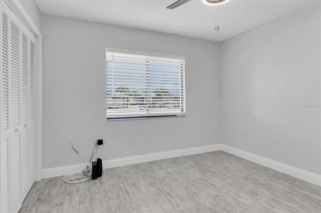 For Sale: $197,500 (2 beds, 2 baths, 1094 Square Feet)