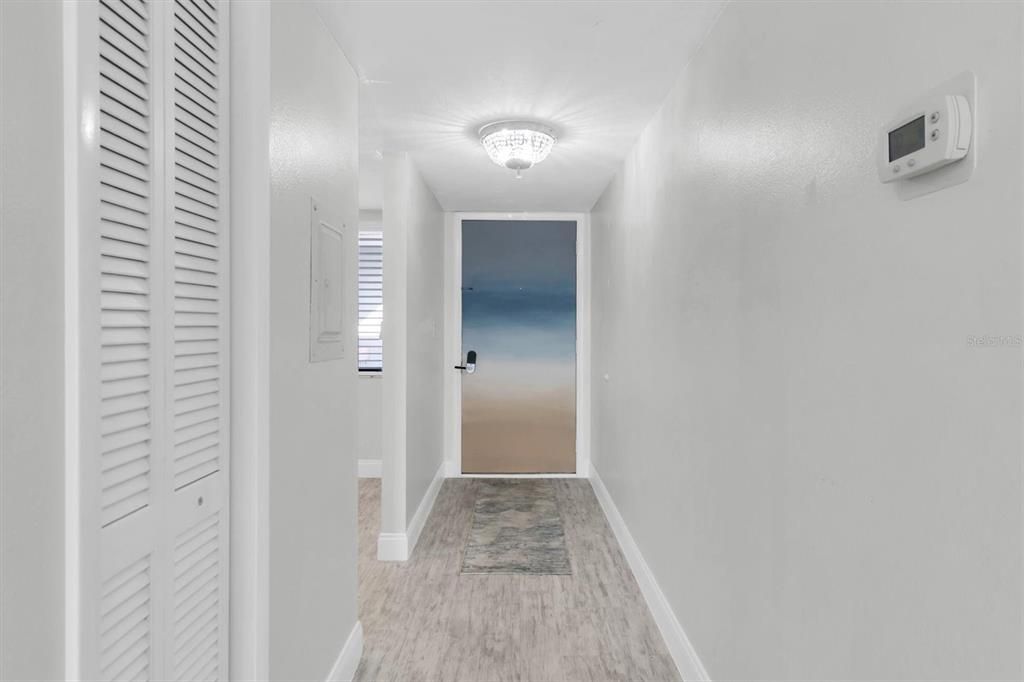 For Sale: $197,500 (2 beds, 2 baths, 1094 Square Feet)