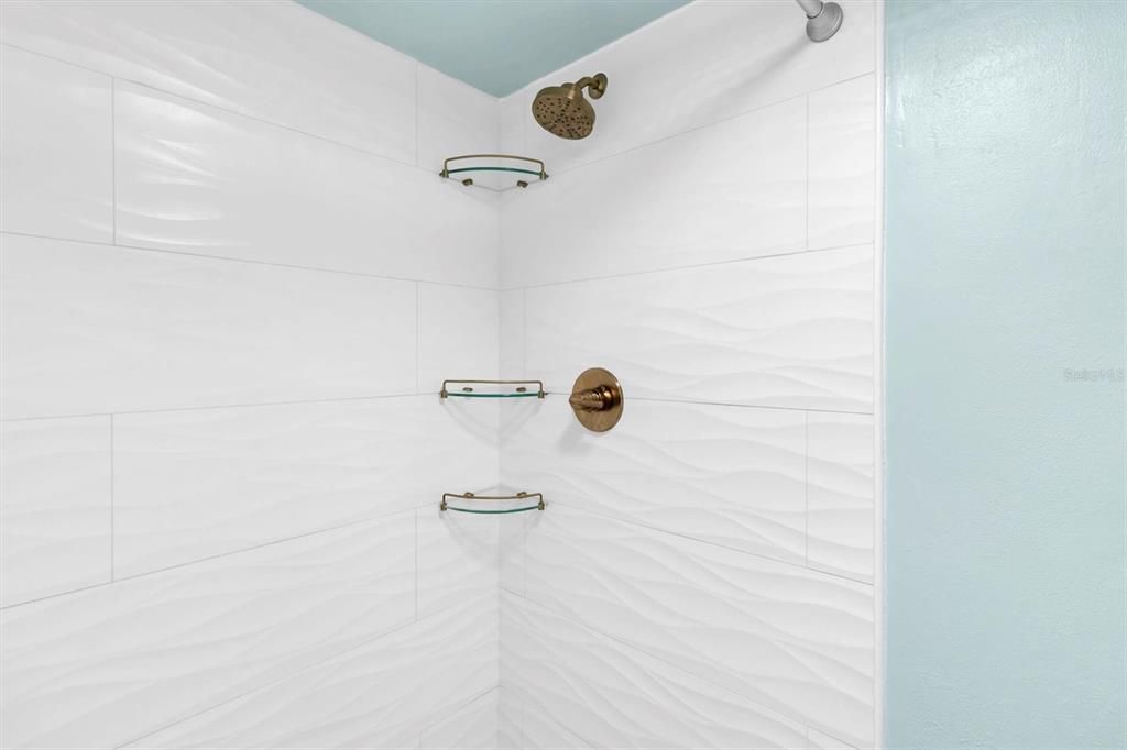 For Sale: $197,500 (2 beds, 2 baths, 1094 Square Feet)