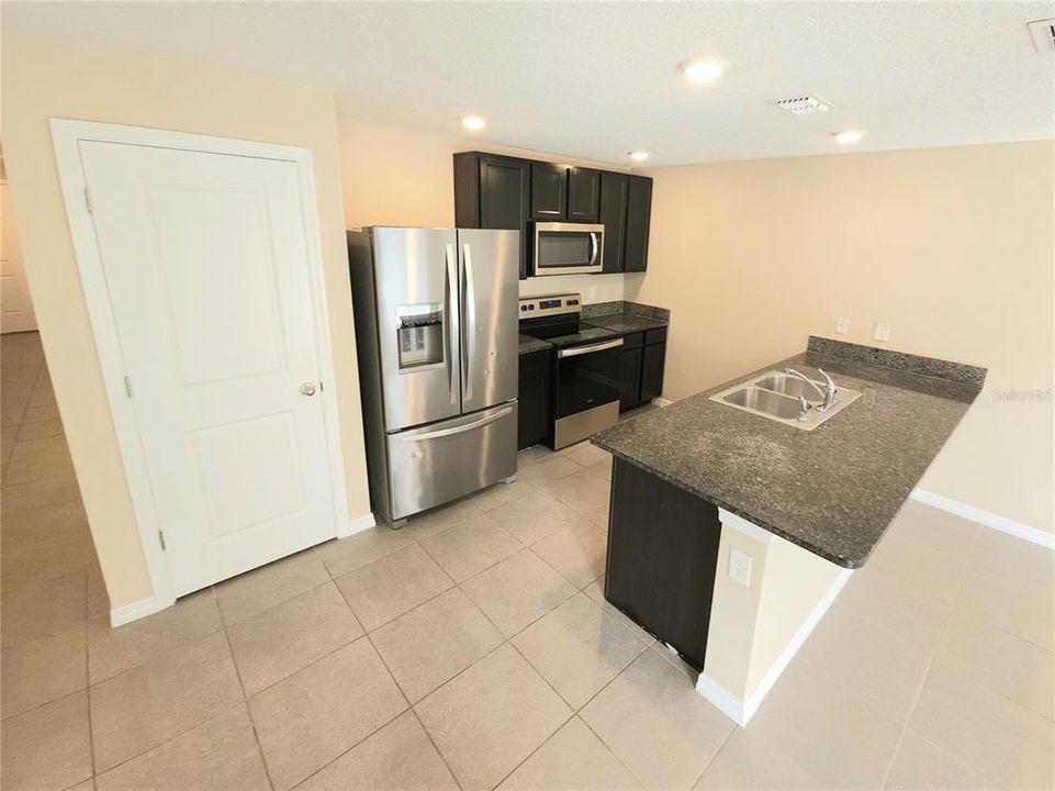 出租: $1,795 (4 贝兹, 2 浴室, 1828 平方英尺)