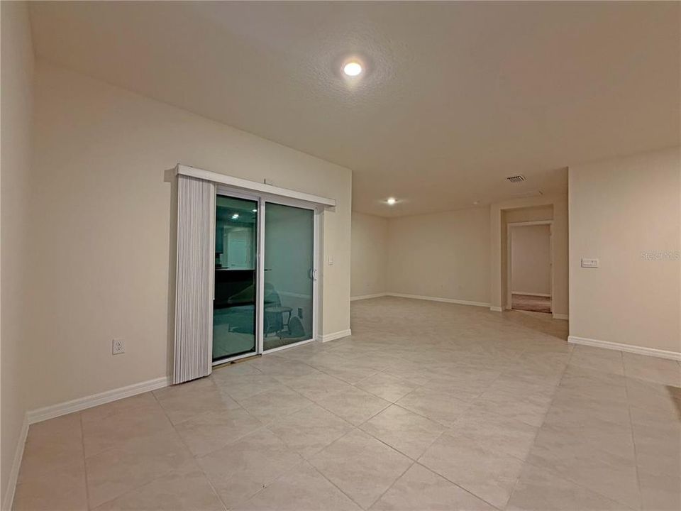 For Rent: $2,400 (4 beds, 2 baths, 1828 Square Feet)