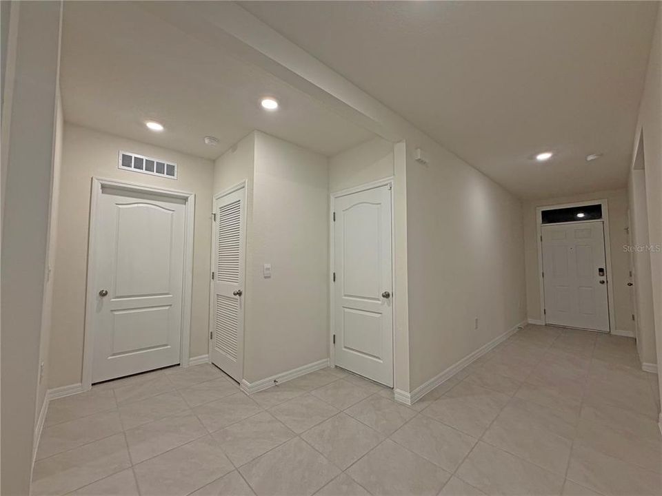 For Rent: $2,400 (4 beds, 2 baths, 1828 Square Feet)