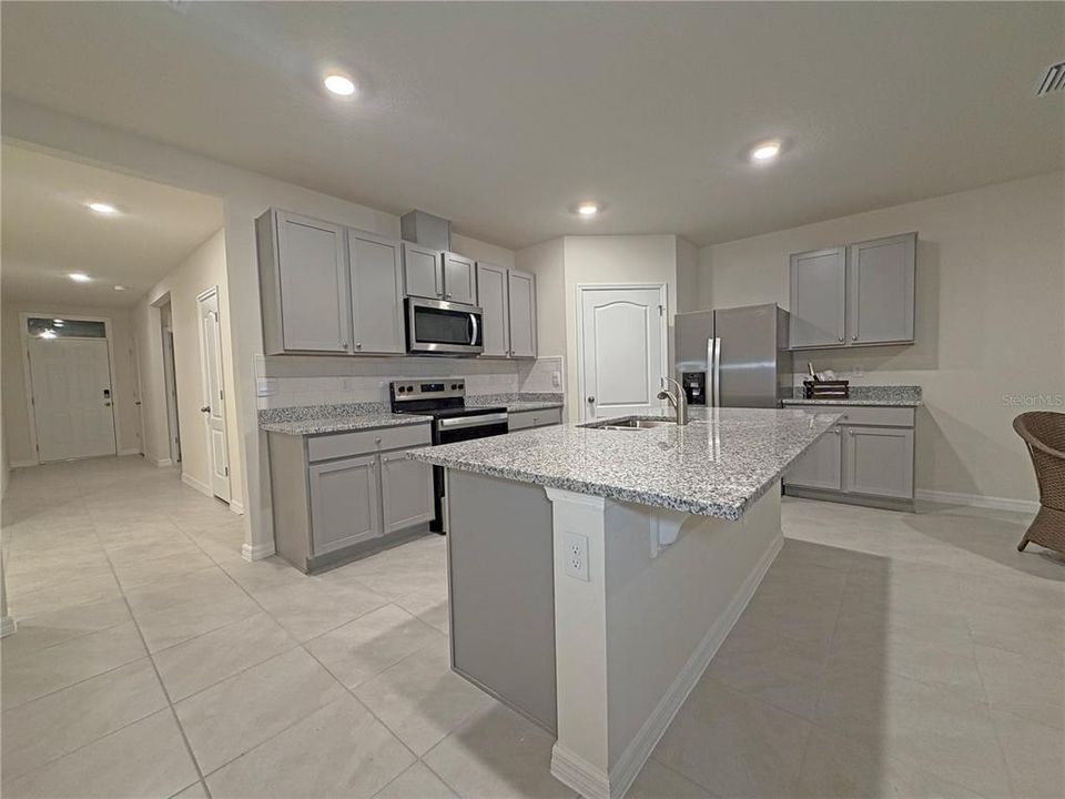 For Rent: $2,400 (4 beds, 2 baths, 1828 Square Feet)