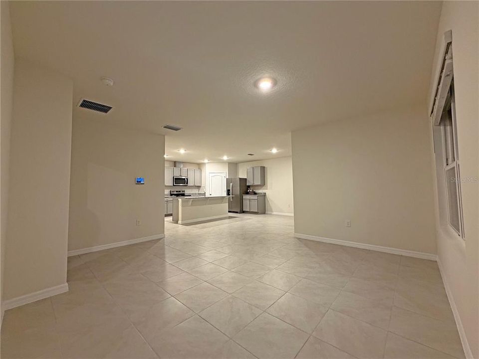 For Rent: $2,400 (4 beds, 2 baths, 1828 Square Feet)