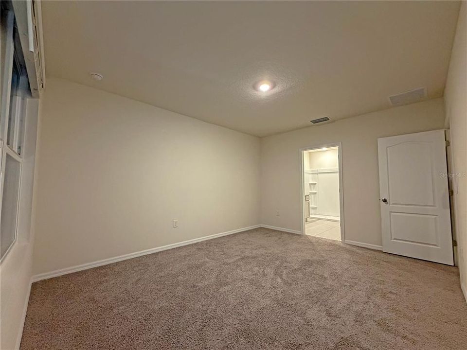 For Rent: $2,400 (4 beds, 2 baths, 1828 Square Feet)