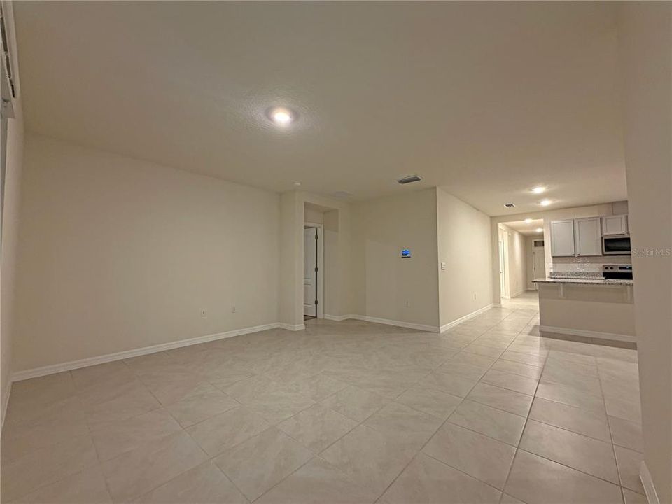 For Rent: $2,400 (4 beds, 2 baths, 1828 Square Feet)