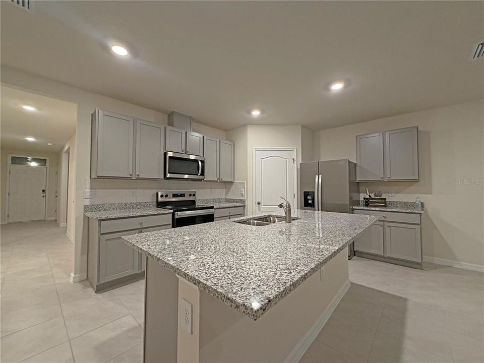 For Rent: $2,400 (4 beds, 2 baths, 1828 Square Feet)