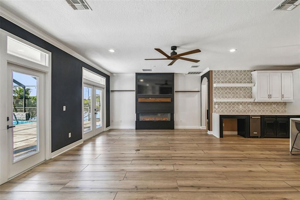 На продажу: $1,380,000 (5 спален, 4 ванн, 3945 Квадратных фут)