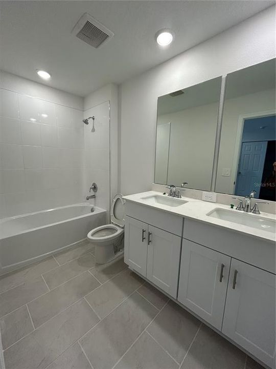 For Rent: $2,495 (5 beds, 3 baths, 2828 Square Feet)