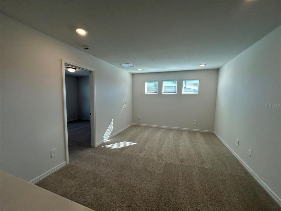 For Rent: $2,495 (5 beds, 3 baths, 2828 Square Feet)