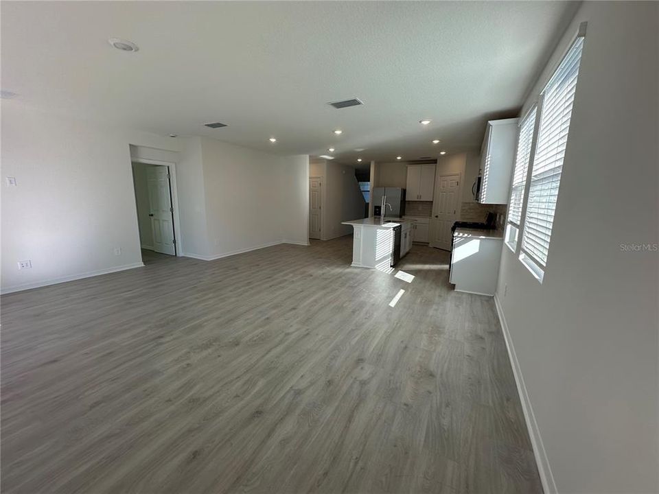 For Rent: $2,495 (5 beds, 3 baths, 2828 Square Feet)