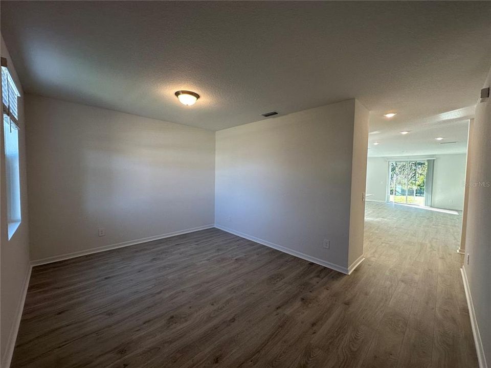 For Rent: $2,495 (5 beds, 3 baths, 2828 Square Feet)